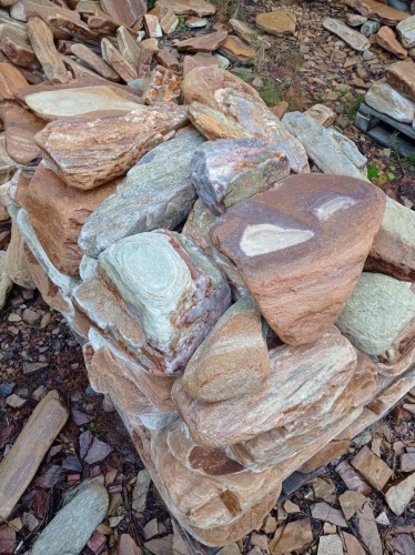 Златолит жёлтый, жёлто-зелёный глыбки и валуны для ланшафтного дизайна купить в Бронницах