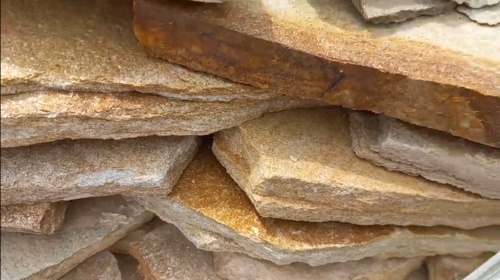 Плитняк златолит жёлтый золотистый для отмостки купить в Бронницах