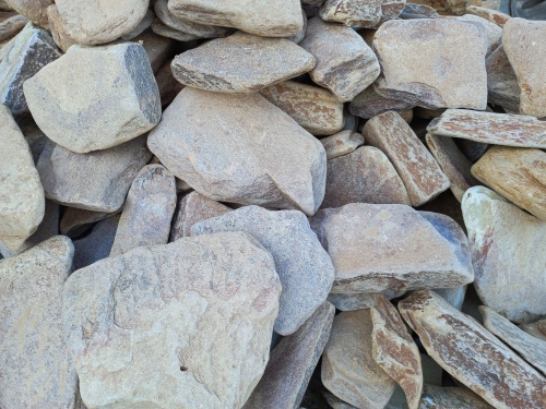 Златолит жёлтый, жёлто-зелёный глыбки и валуны для ланшафтного дизайна купить в Бронницах