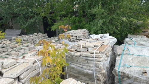 Плитняк галтованный гранитный для ландшафтного дизайна купить в Бронницах