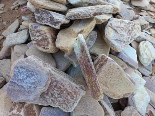 Златолит жёлтый, жёлто-зелёный глыбки и валуны для ланшафтного дизайна купить в Бронницах