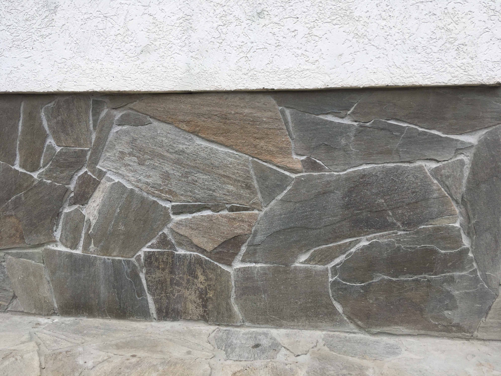 Плитняк златолит Уральский для цоколя, отмостки купить в Бронницах