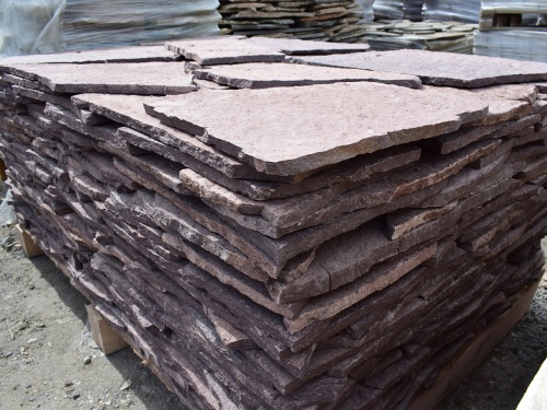 Плитняк лемезит бордовый для облицовки цоколя 20-25 мм  купить в Бронницах