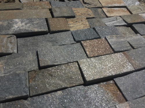 Плитка пилёная златолит Уральский для цоколя, отмостки купить в Бронницах