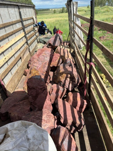 Ландшафтные глыбы красно-фиолетовые 200-1000 килограмм купить в Бронницах