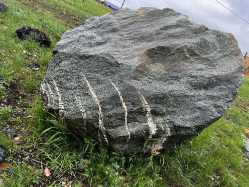 Гигантские зелёные валуны для ландшафтного дизайна весом более 5 тонн купить в Бронницах