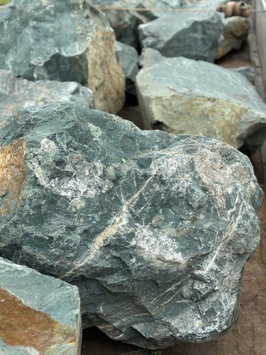 Камни для ландшафтного дизайна зелёные 10-60 килограмм купить в Бронницах