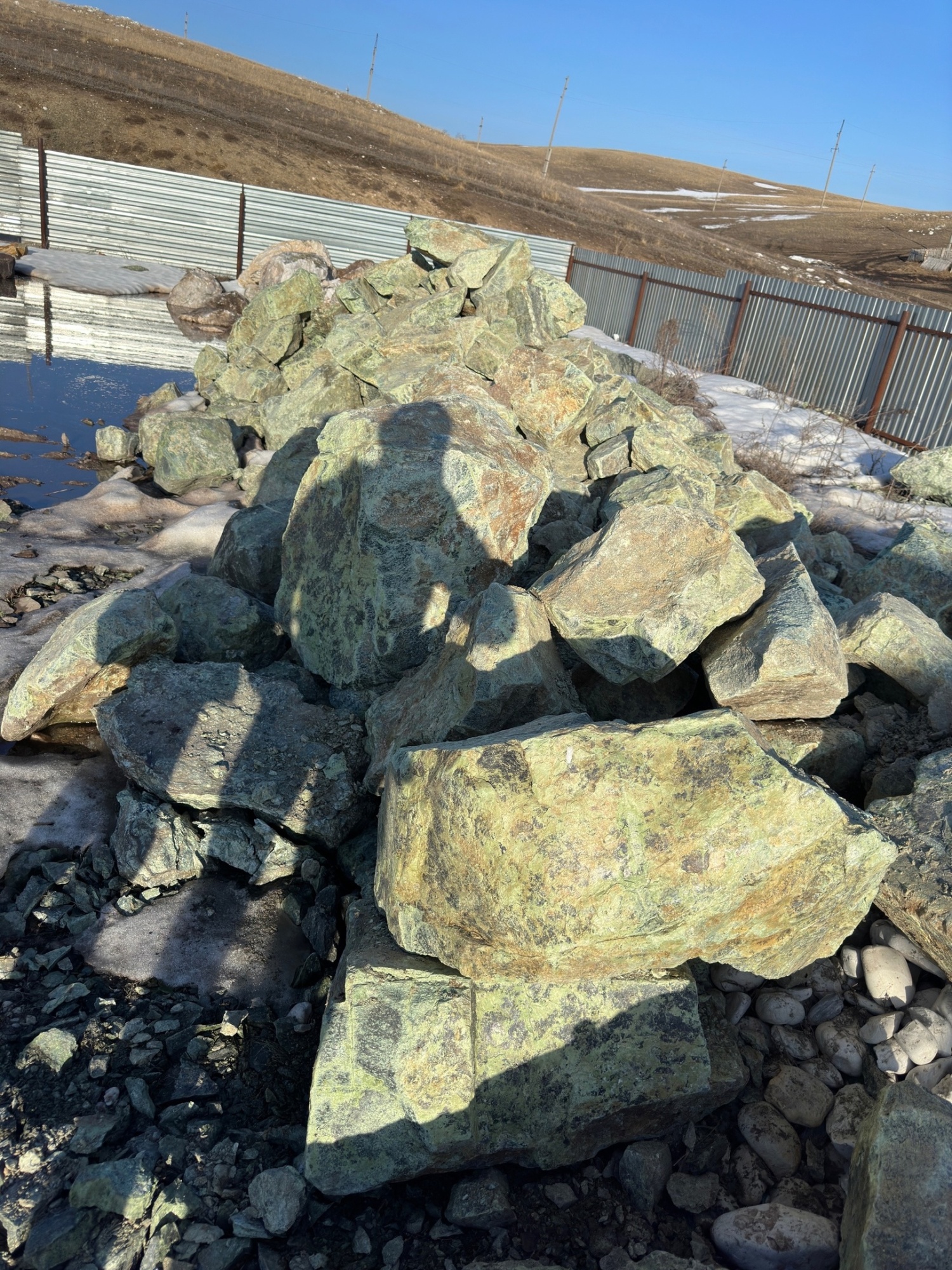 Камни для ландшафтного дизайна зелёные 10-60 килограмм купить в Бронницах