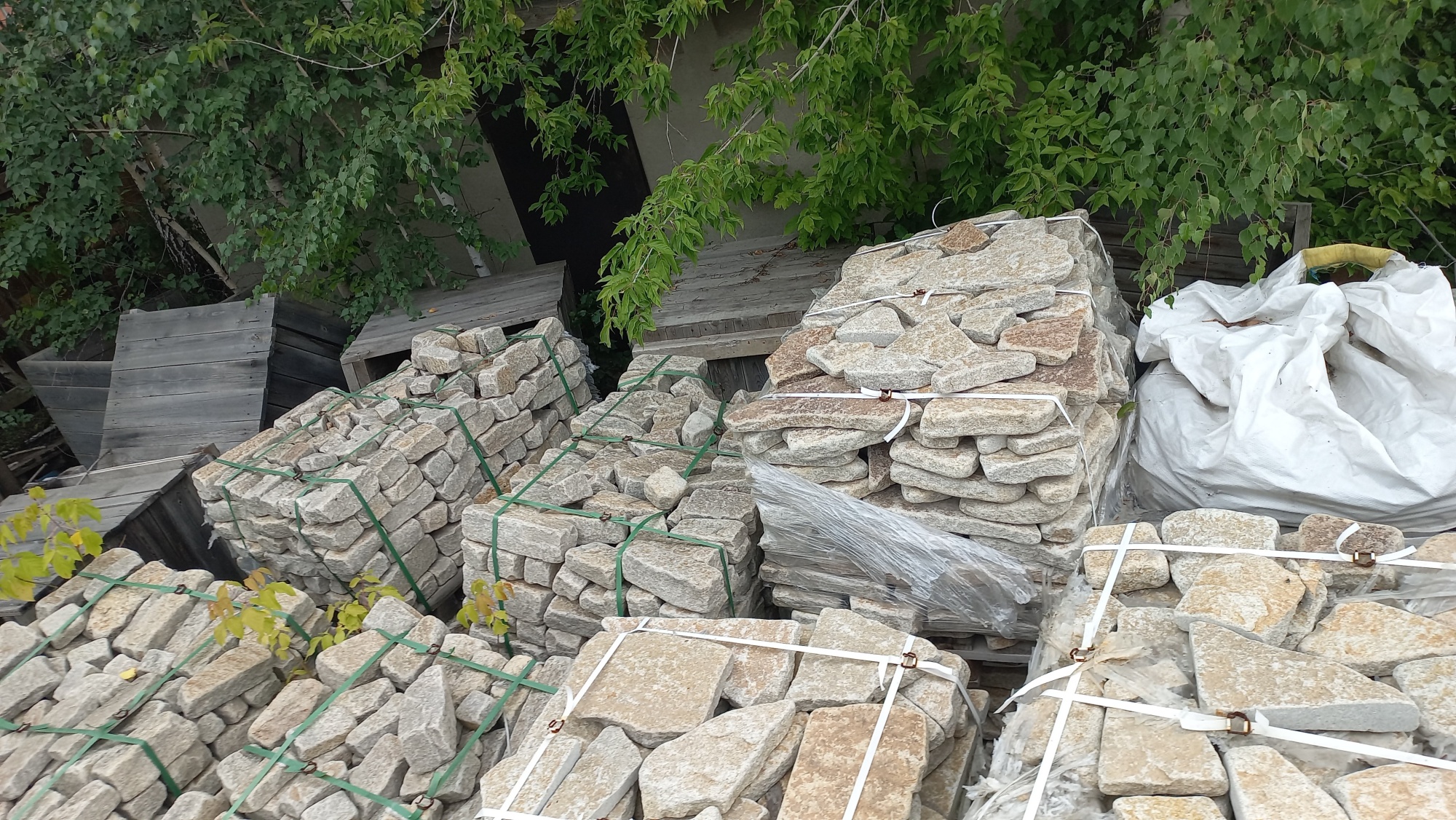 Плитняк гранитный галтованный купить в Бронницах