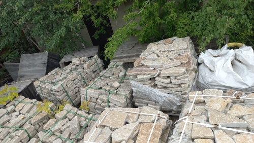 Гранитный плитняк галтованный для мощения купить в Бронницах