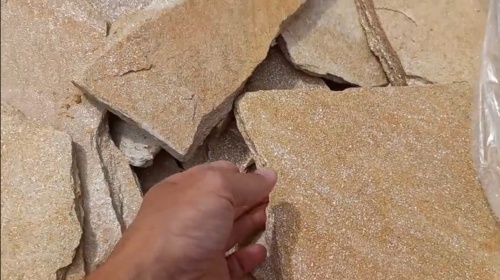 Плитняк златолит жёлтый золотистый для отмостки купить в Бронницах