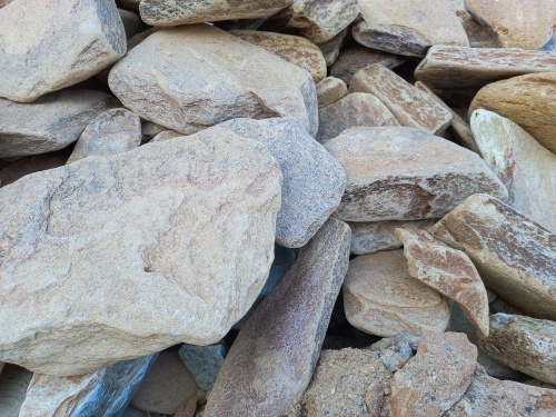 Златолит жёлтый, жёлто-зелёный глыбки и валуны для ланшафтного дизайна купить в Бронницах