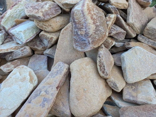 Златолит жёлтый, жёлто-зелёный глыбки и валуны для ланшафтного дизайна купить в Бронницах