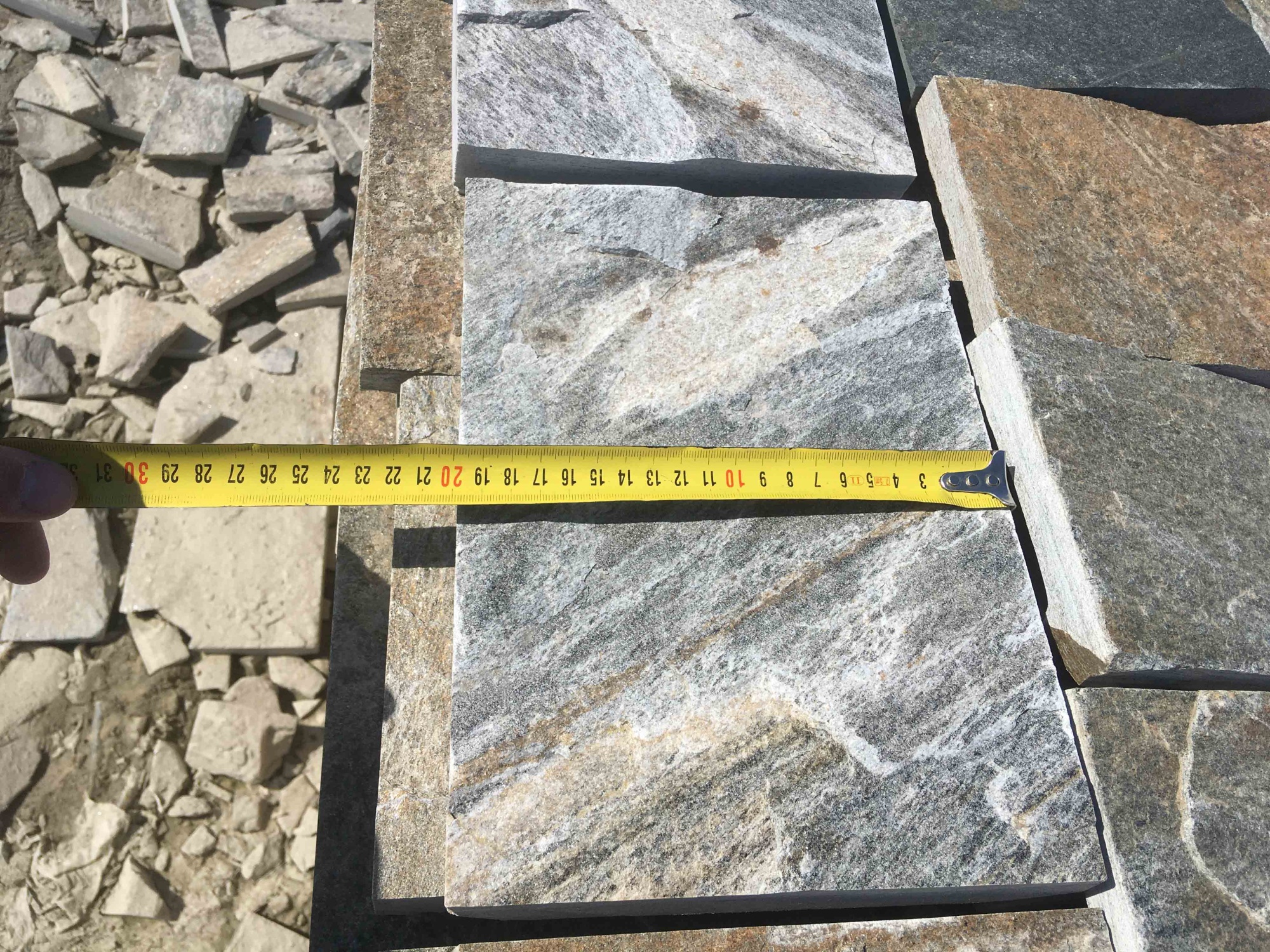 Плитка пилёная златолит Уральский для цоколя, отмостки купить в Бронницах