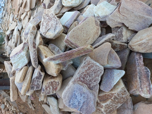 Златолит жёлтый, жёлто-зелёный глыбки и валуны для ланшафтного дизайна купить в Бронницах