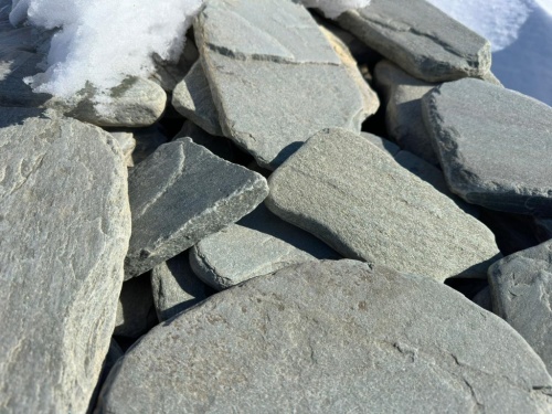 Плитняк златолит зелёный галтованный для цоколя купить в Бронницах