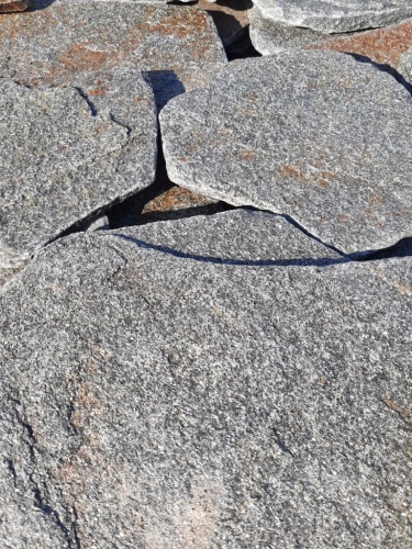 Златолит серебристый галтованный для лестниц купить в Бронницах