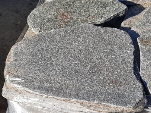 Златолит серебристый галтованный для лестниц купить в Бронницах