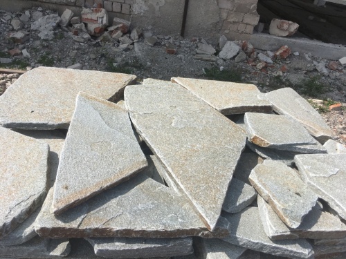 Златолит серебристый галтованный для лестниц купить в Бронницах