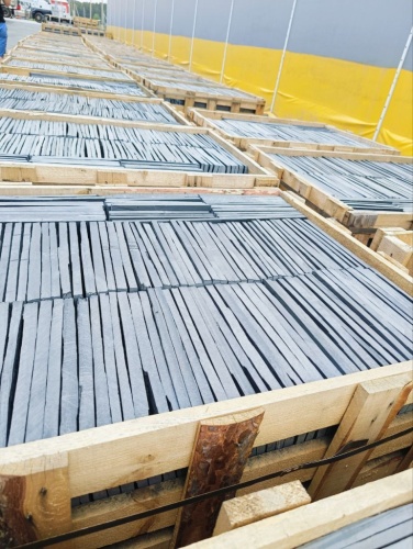 чёрная каменная плитка